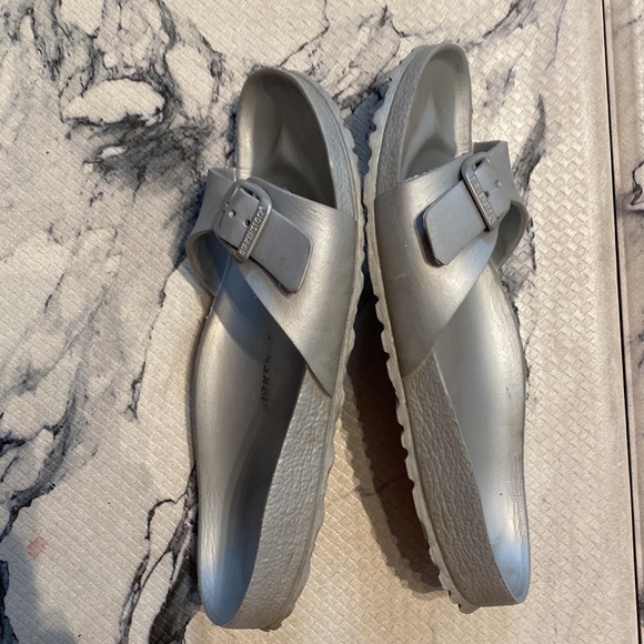 Womens Silver Birkenstock Slides! Great Condition! Size 8! (38) - Picture 6 of 10
